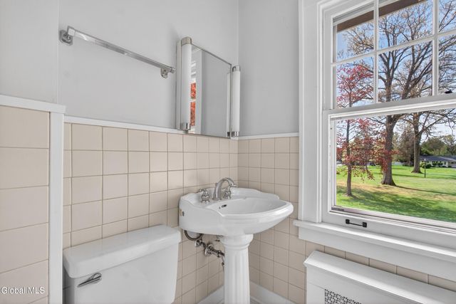 17 N Park Drive, Gloversville, NY 12078