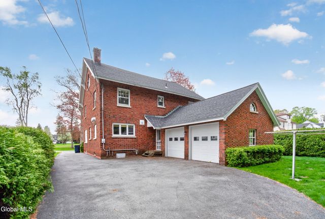 17 N Park Drive, Gloversville, NY 12078