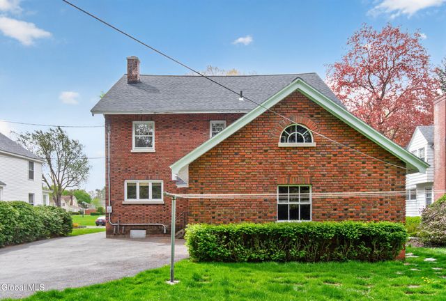 17 N Park Drive, Gloversville, NY 12078