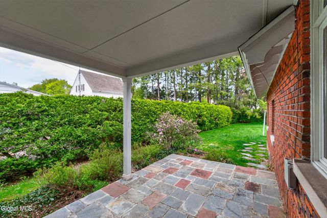 17 N Park Drive, Gloversville, NY 12078