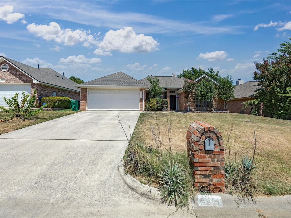 2532 John Drive, Denton, TX 76207 — photo 5