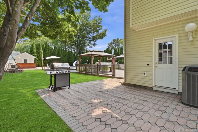 9 Mount Sinai Avenue S, Port Jefferson Station, NY 11776