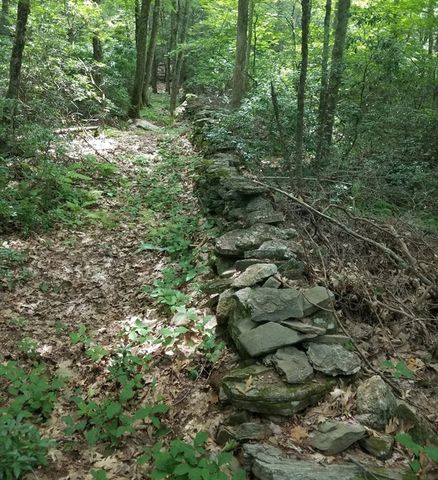 266 Holland Rd, Sturbridge, MA 01518