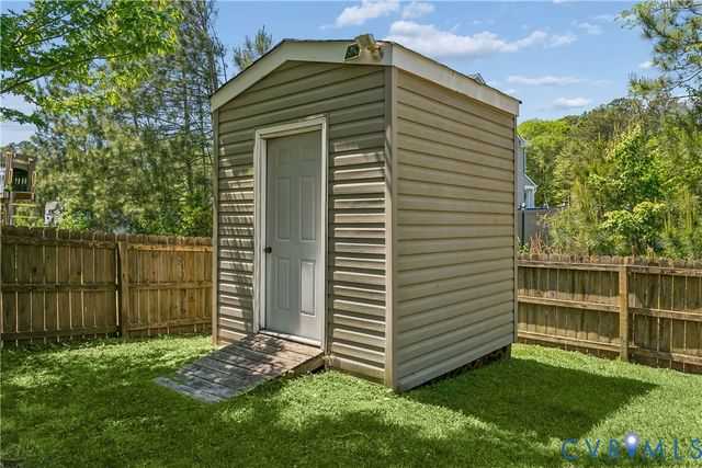 2028 Merrick Dr, Hayes, VA 23072