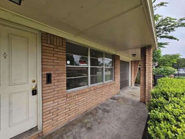 205 W Rittenhouse Street, Houston, TX 77076