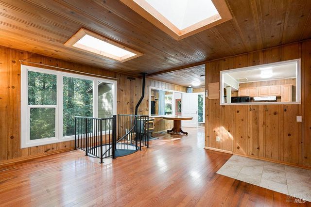 10987 Terrace Dr, Forestville, CA 95436