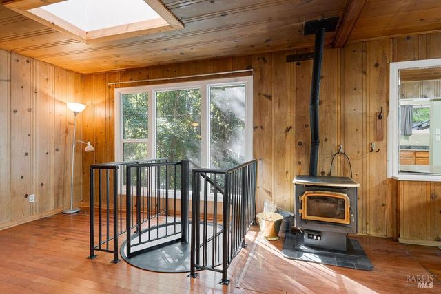 10987 Terrace Dr, Forestville, CA 95436