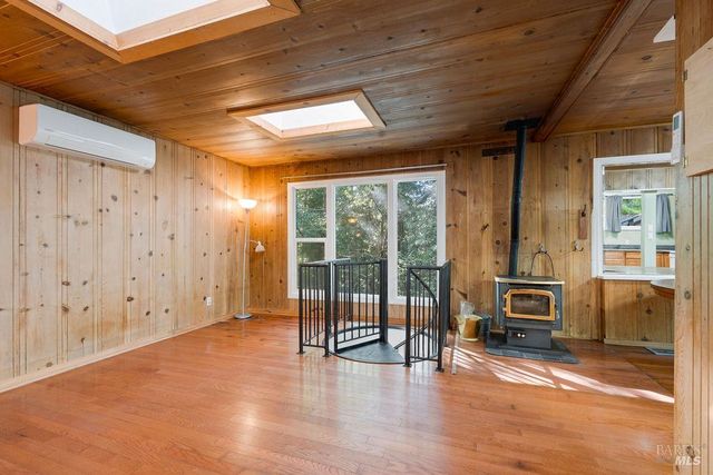 10987 Terrace Dr, Forestville, CA 95436