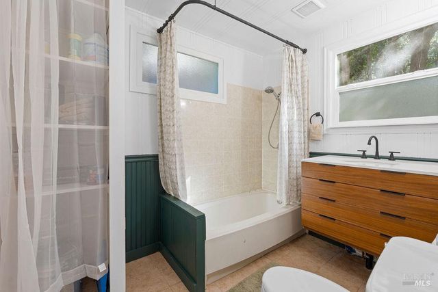 10987 Terrace Dr, Forestville, CA 95436