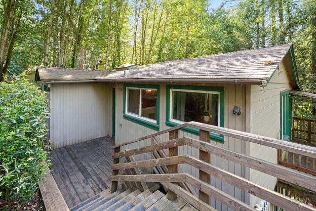 10987 Terrace Dr, Forestville, CA 95436