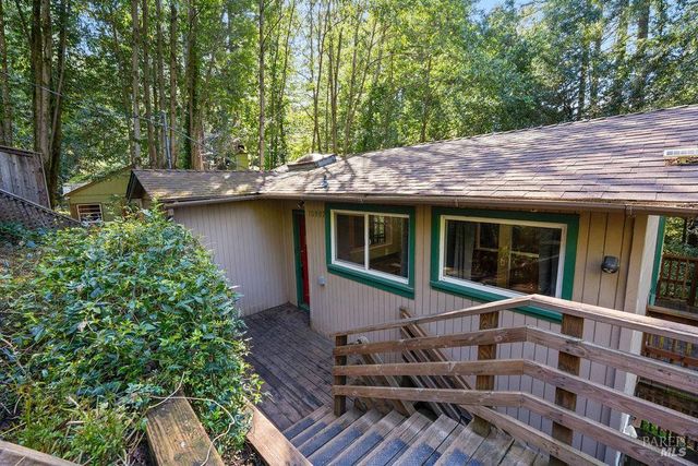 10987 Terrace Dr, Forestville, CA 95436