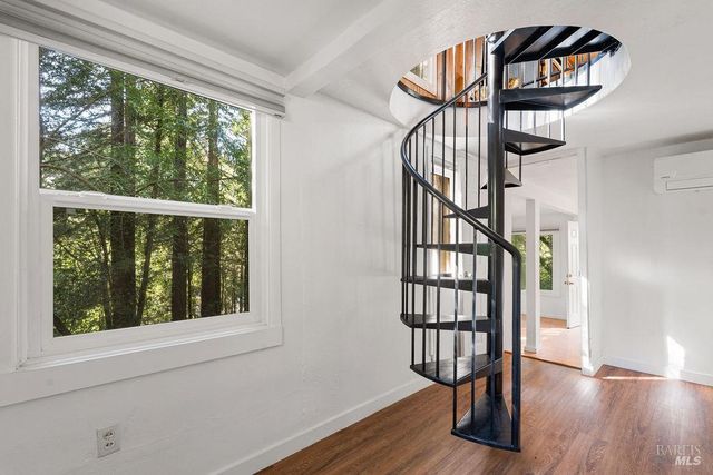 10987 Terrace Dr, Forestville, CA 95436