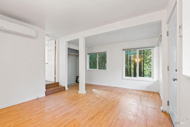 10987 Terrace Dr, Forestville, CA 95436