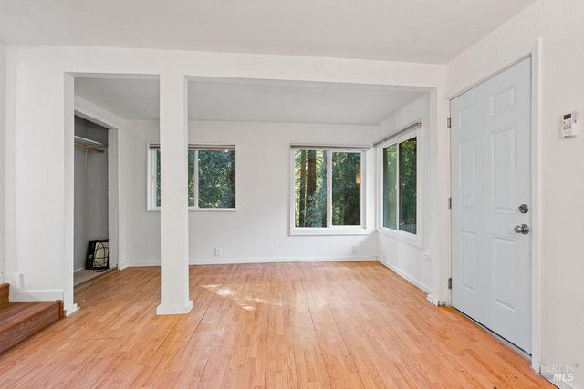 10987 Terrace Dr, Forestville, CA 95436