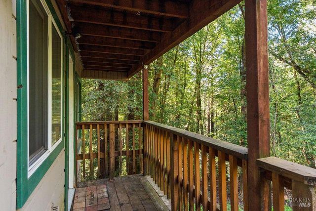 10987 Terrace Dr, Forestville, CA 95436