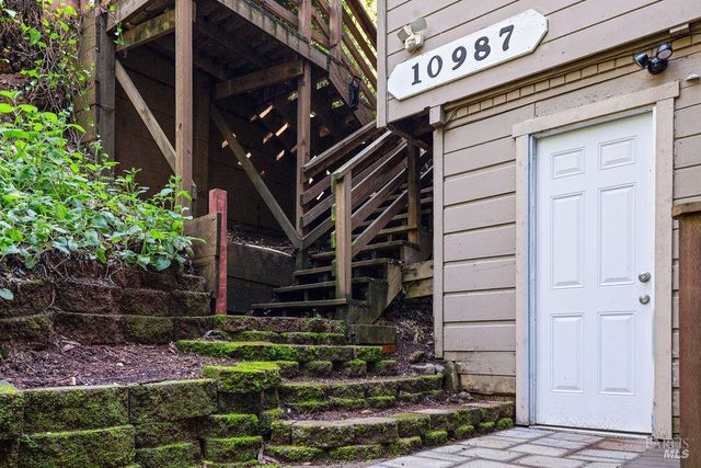 10987 Terrace Dr, Forestville, CA 95436