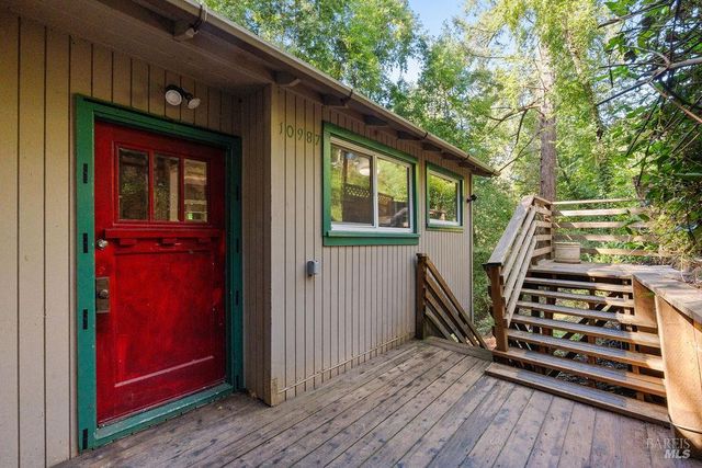 10987 Terrace Dr, Forestville, CA 95436