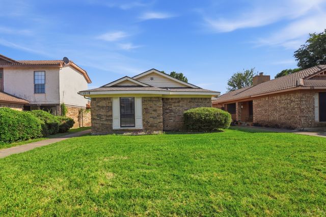 1118 Sandalwood Lane, Desoto, TX 75115