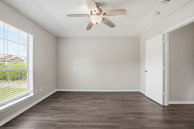 1118 Sandalwood Lane, Desoto, TX 75115