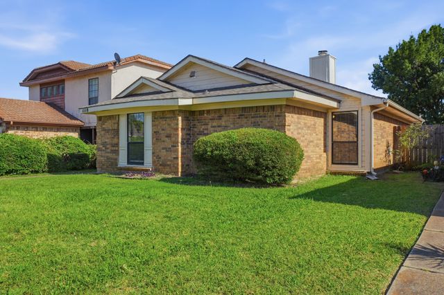 1118 Sandalwood Lane, Desoto, TX 75115