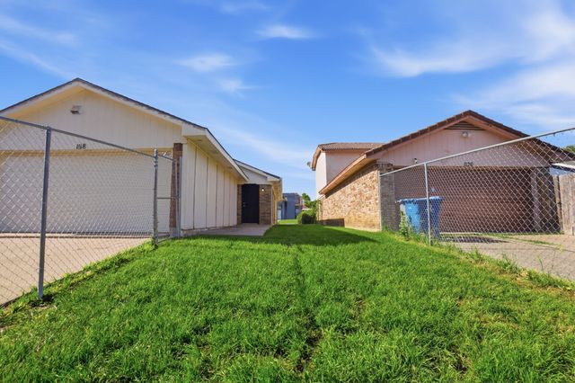 1118 Sandalwood Lane, Desoto, TX 75115