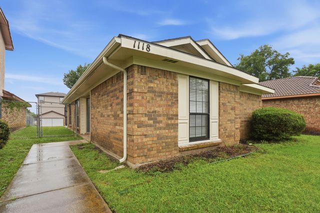 1118 Sandalwood Lane, Desoto, TX 75115