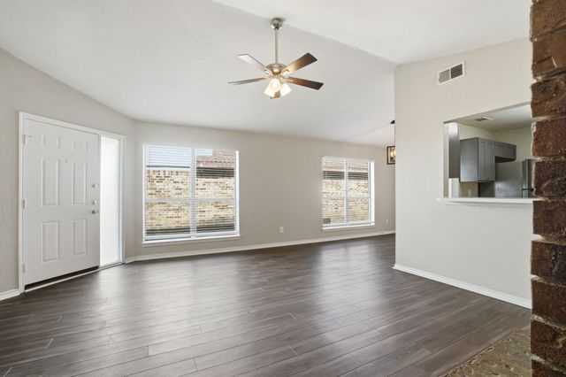 1118 Sandalwood Lane, Desoto, TX 75115