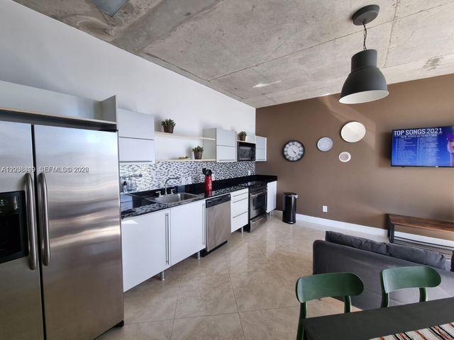 690 SW 1st Ct 1827, Miami, FL 33130