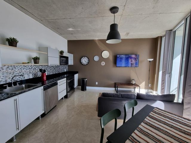 690 SW 1st Ct 1827, Miami, FL 33130