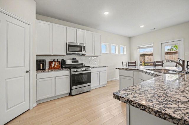 214 Water Grass Trail, Clute, TX 77531