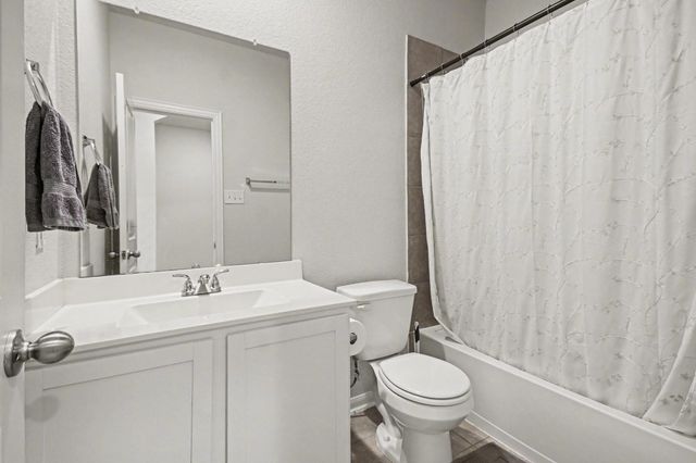 214 Water Grass Trail, Clute, TX 77531
