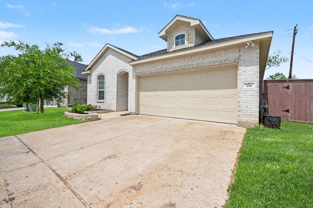 214 Water Grass Trail, Clute, TX 77531