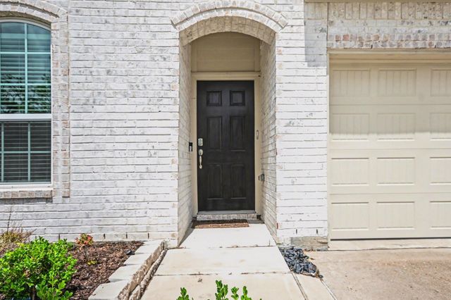 214 Water Grass Trail, Clute, TX 77531