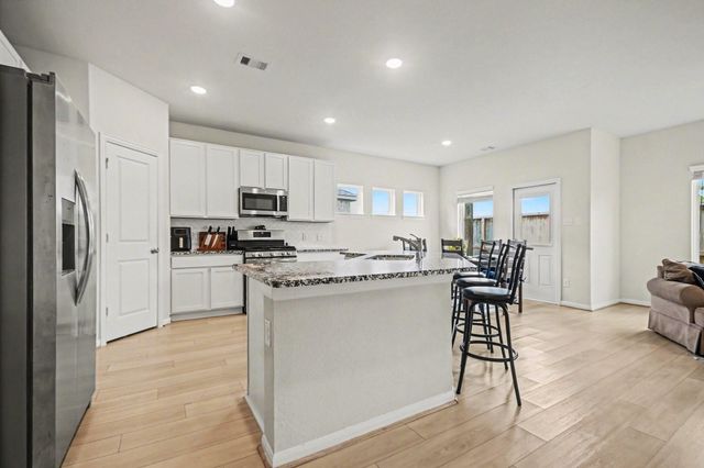 214 Water Grass Trail, Clute, TX 77531