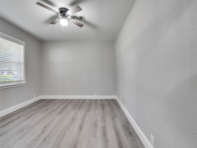 203 22nd Avenue N, Texas City, TX 77590