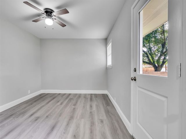 203 22nd Avenue N, Texas City, TX 77590