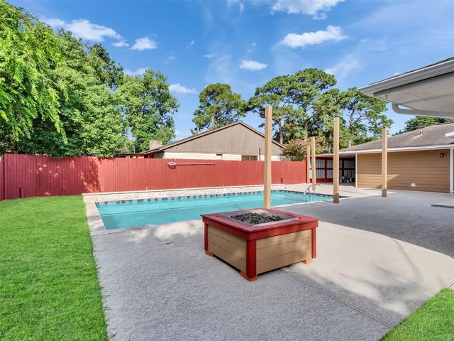 203 22nd Avenue N, Texas City, TX 77590
