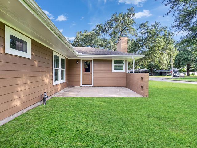 203 22nd Avenue N, Texas City, TX 77590
