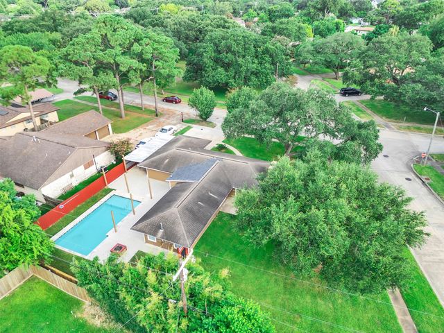 203 22nd Avenue N, Texas City, TX 77590