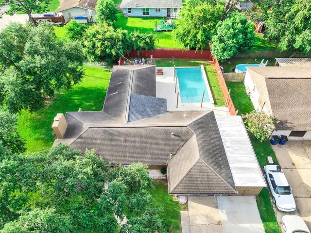 203 22nd Avenue N, Texas City, TX 77590