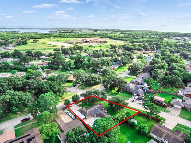 203 22nd Avenue N, Texas City, TX 77590