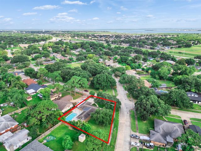 203 22nd Avenue N, Texas City, TX 77590