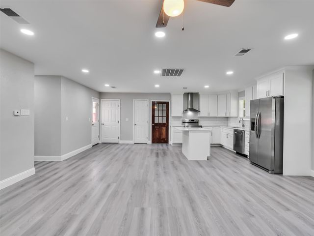 203 22nd Avenue N, Texas City, TX 77590
