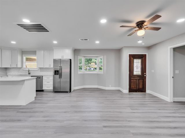 203 22nd Avenue N, Texas City, TX 77590