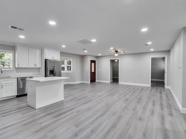 203 22nd Avenue N, Texas City, TX 77590