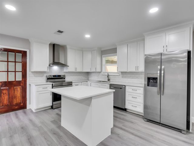 203 22nd Avenue N, Texas City, TX 77590