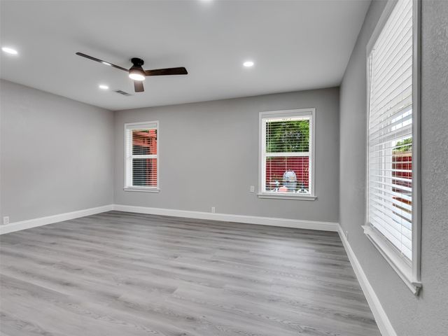 203 22nd Avenue N, Texas City, TX 77590