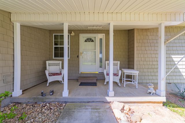 1927 Laurel Lake Dr, Monteagle, TN 37356