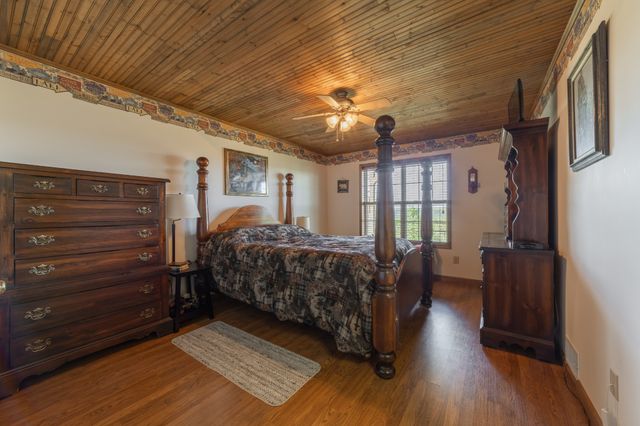 1927 Laurel Lake Dr, Monteagle, TN 37356