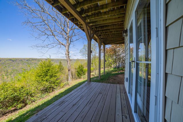 1927 Laurel Lake Dr, Monteagle, TN 37356